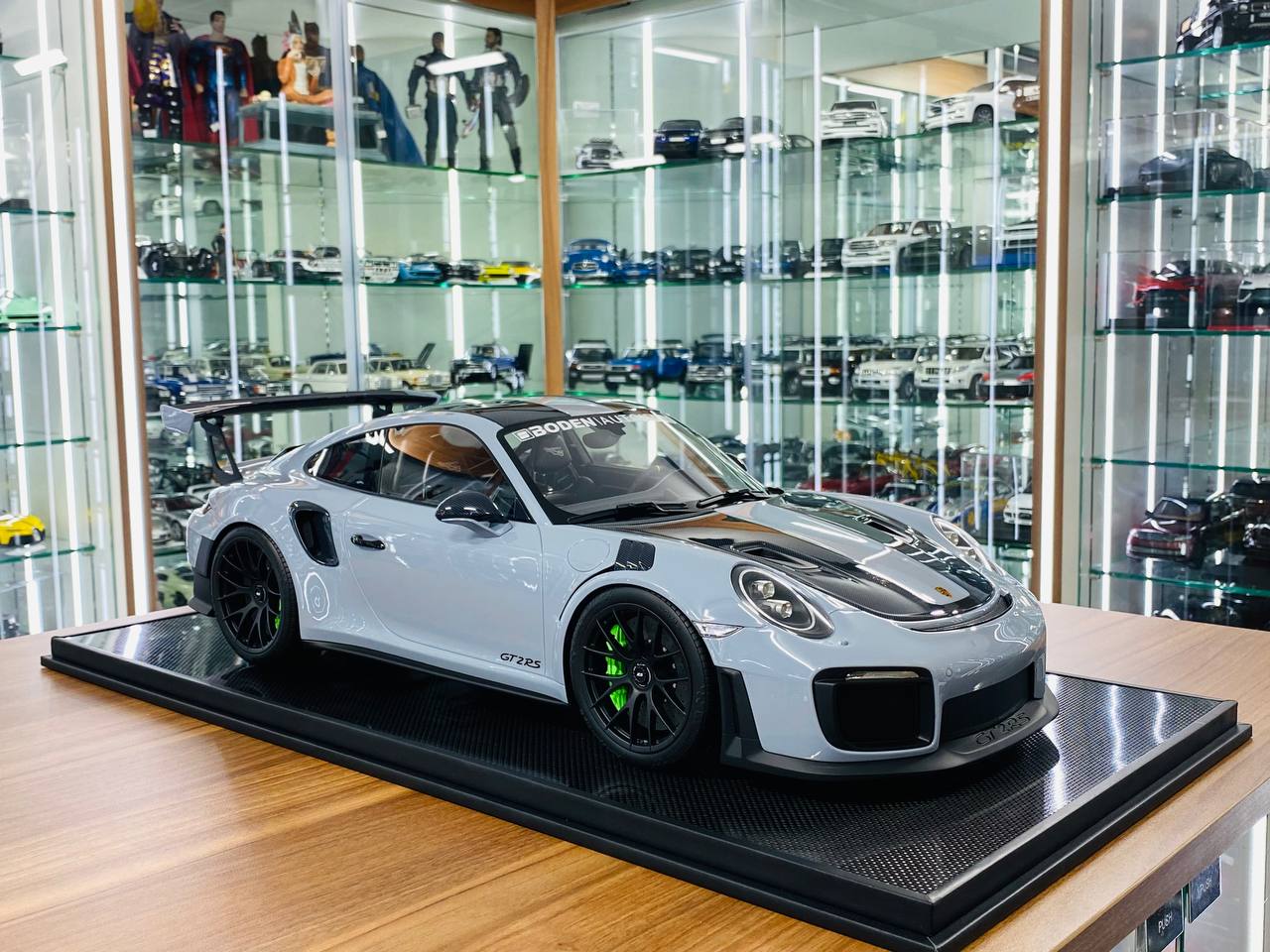 Dino Models Porsche 911 GT2 RS – 1/18 Resin, Chalk Grey, Limited 20