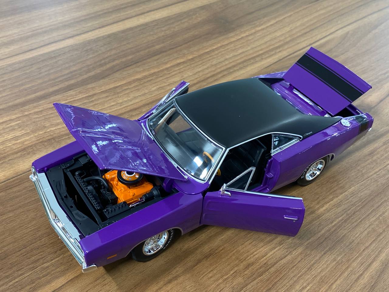 1/18 Diecast Maisto Dodge Charger R/T 1969 Purple