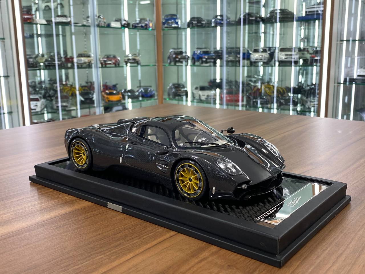 1/18 Resin Pagani Utopia in Carbon by VIP Models