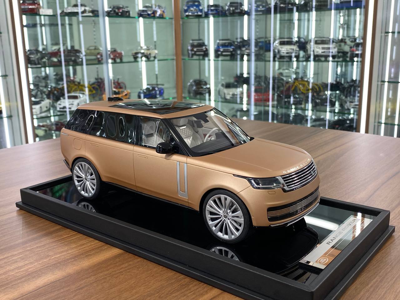 1/18 Resin Land Rover Range Rover Sunset Gold Matt by MotorHelix