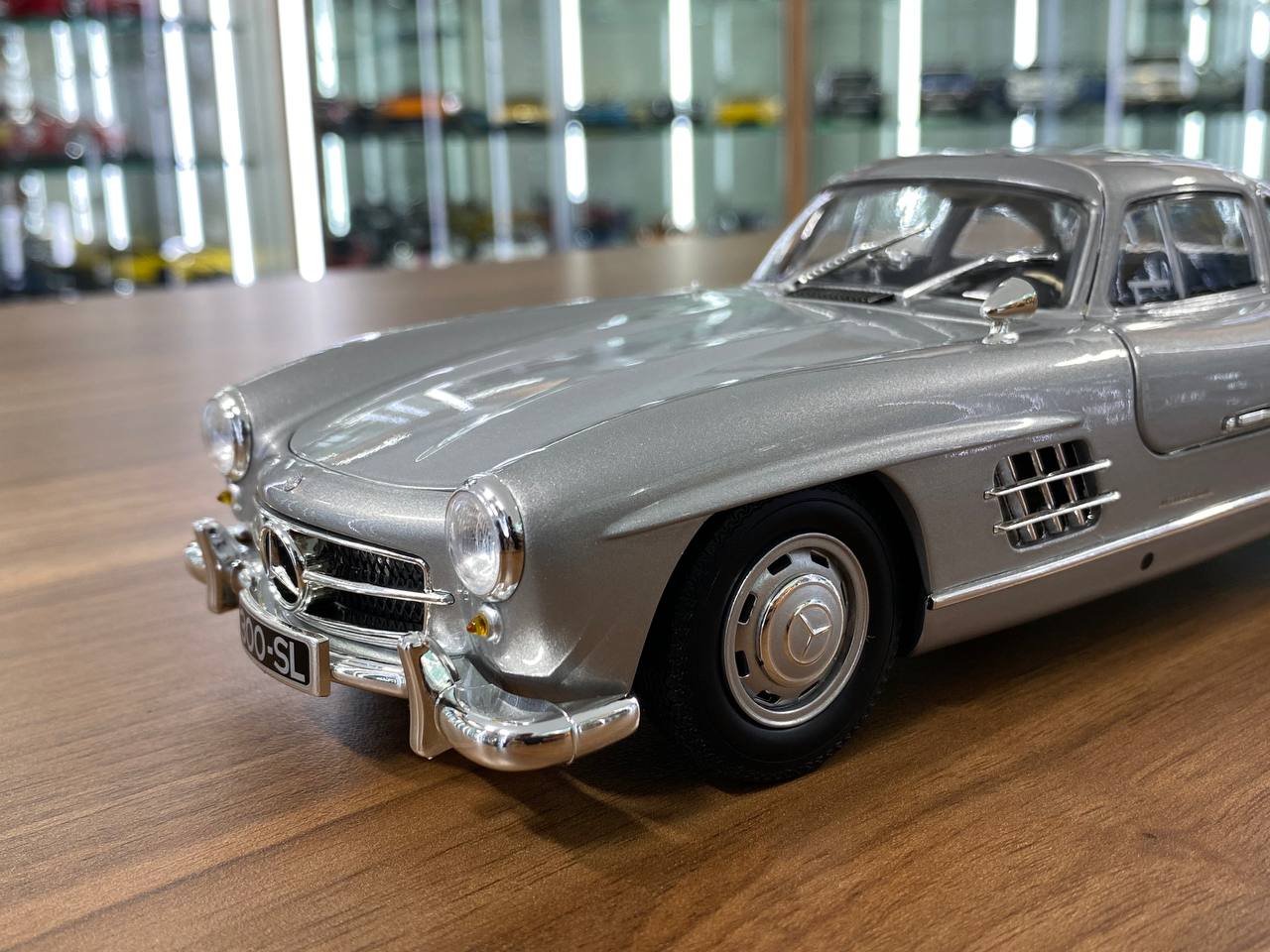 1:18 Diecast – Minichamps Mercedes-Benz 300 SL 1955 (Doors Opening)