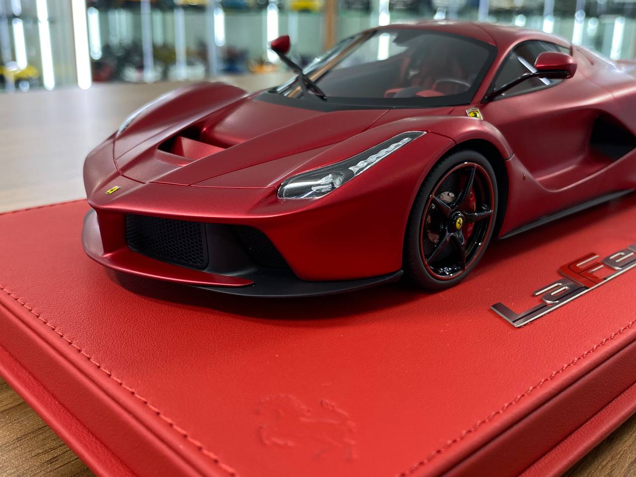 1:18 Resin – BBR Deluxe Ferrari LaFerrari Rosso Fuoco Matt