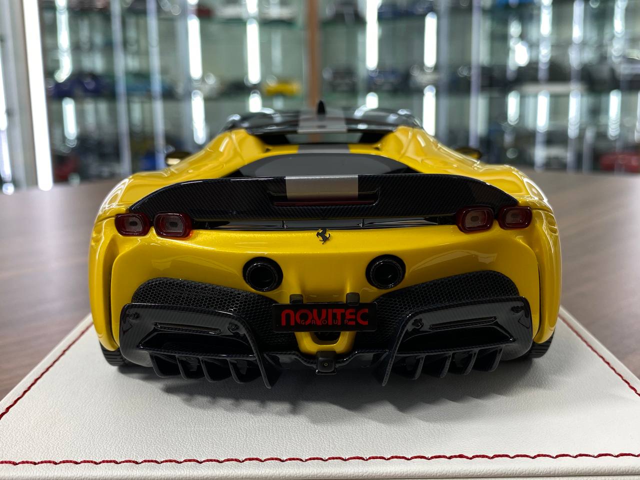 1:18 Resin Model - Davis & Giovanni Ferrari SF90 Stradale Novitec - Giallo Tristrato