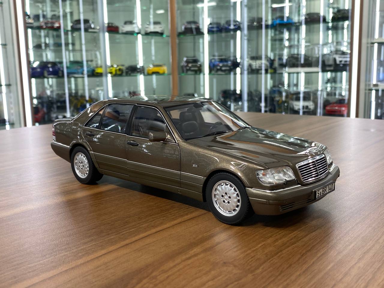 1:18 Diecast Full Opening – Norev Dealer Edition Mercedes-Benz S 600 (V140) 1994-1998