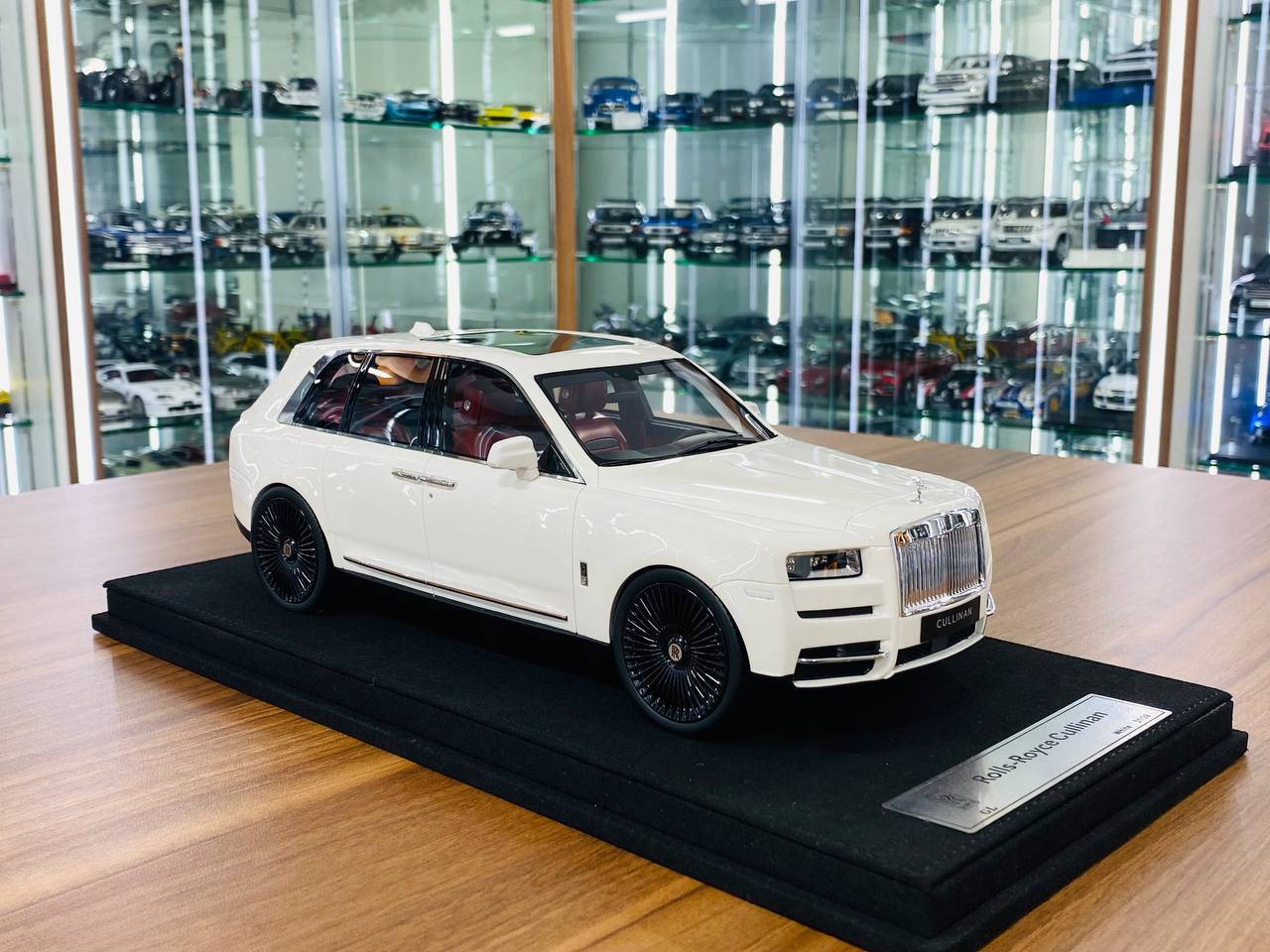 GL Models Rolls-Royce Cullinan - 1/18 Resin Model, White, Limited to 39 Pieces