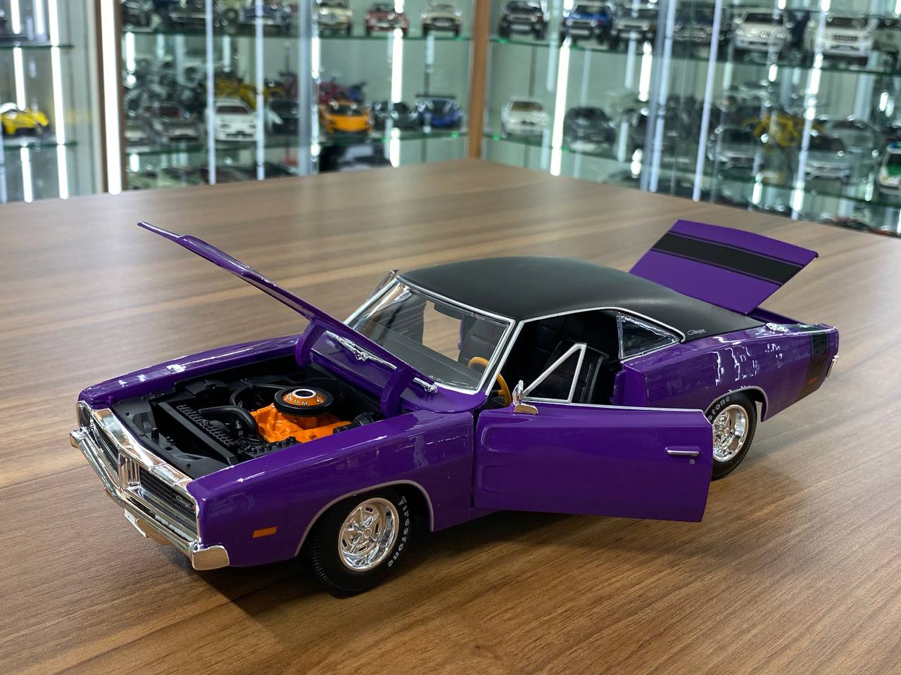 1/18 Diecast Maisto Dodge Charger R/T 1969 Purple