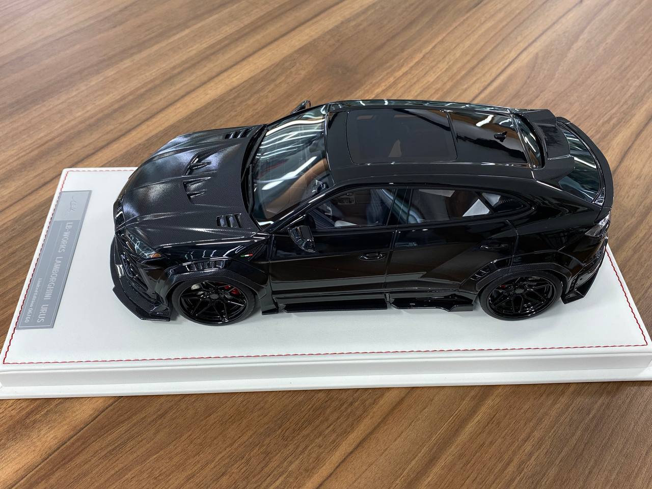 1/18 Resin Model  - IVY Model Lamborghini URUS LB Works (Metallic Black)