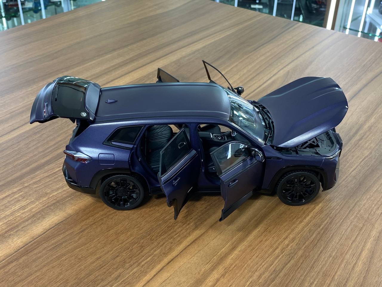 1:18 Metal Diecast – Minichamps BMW XM KITH – Frozen Techno Violet (Full Opening)