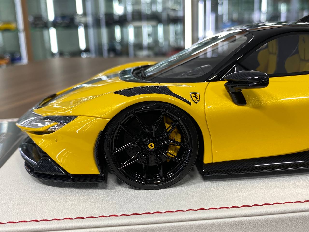 1:18 Resin Model - Davis & Giovanni Ferrari SF90 Stradale Novitec - Giallo Tristrato