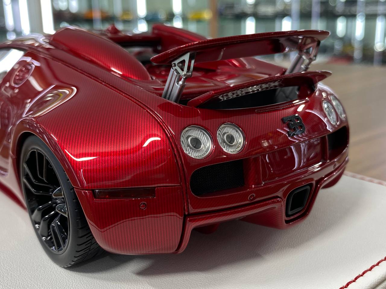 1:18 Resin Model - Bugatti Vincero Mansory by Davis & Giovanni (Red Carbon Fiber)