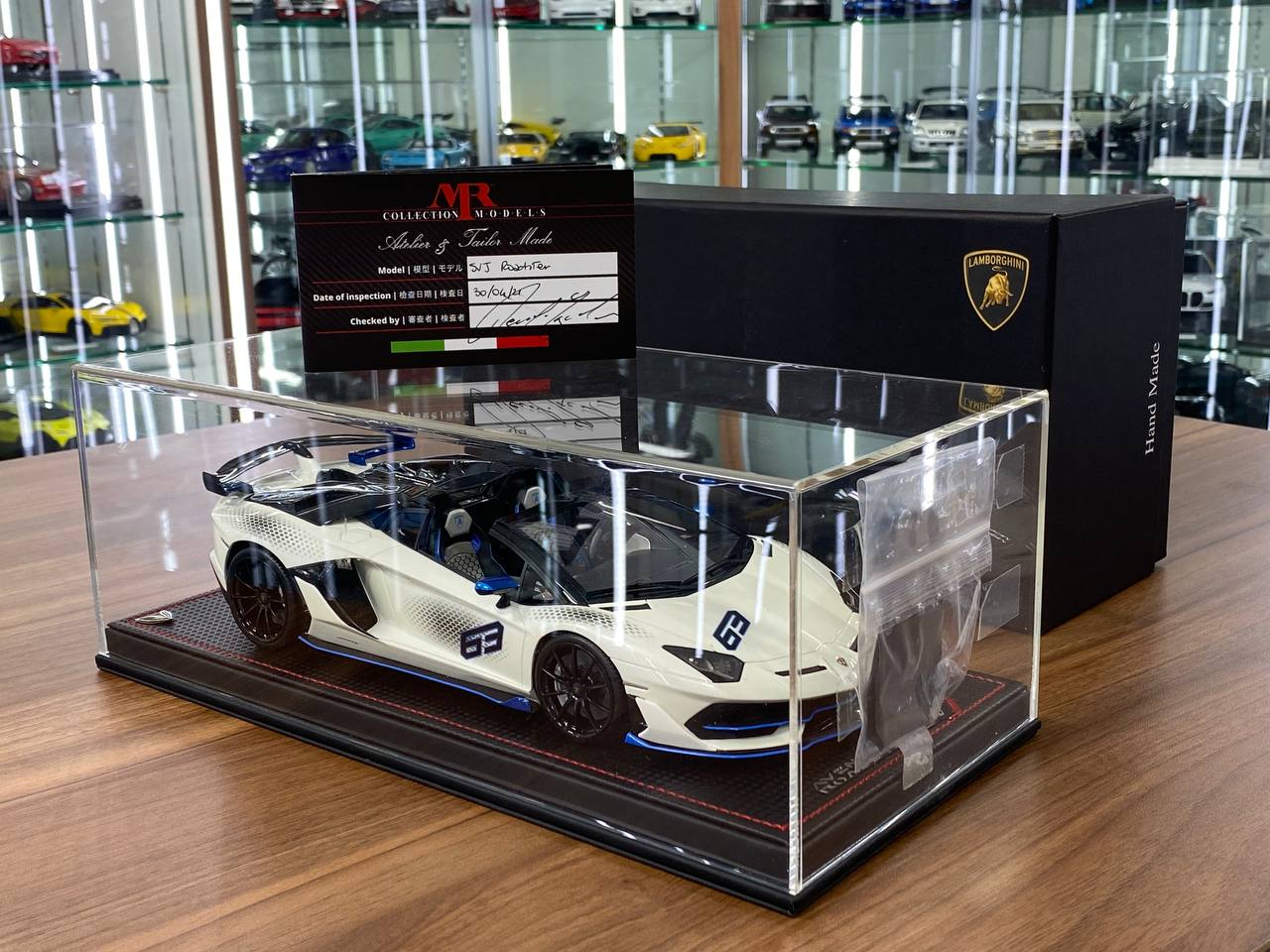 1:18 Resin MR Collection Lamborghini Aventador Roadster SVJ #63 – White/Blue – 1 of 1