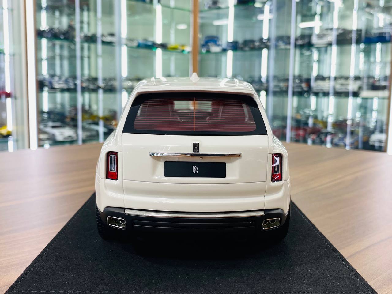 GL Models Rolls-Royce Cullinan - 1/18 Resin Model, White, Limited to 39 Pieces