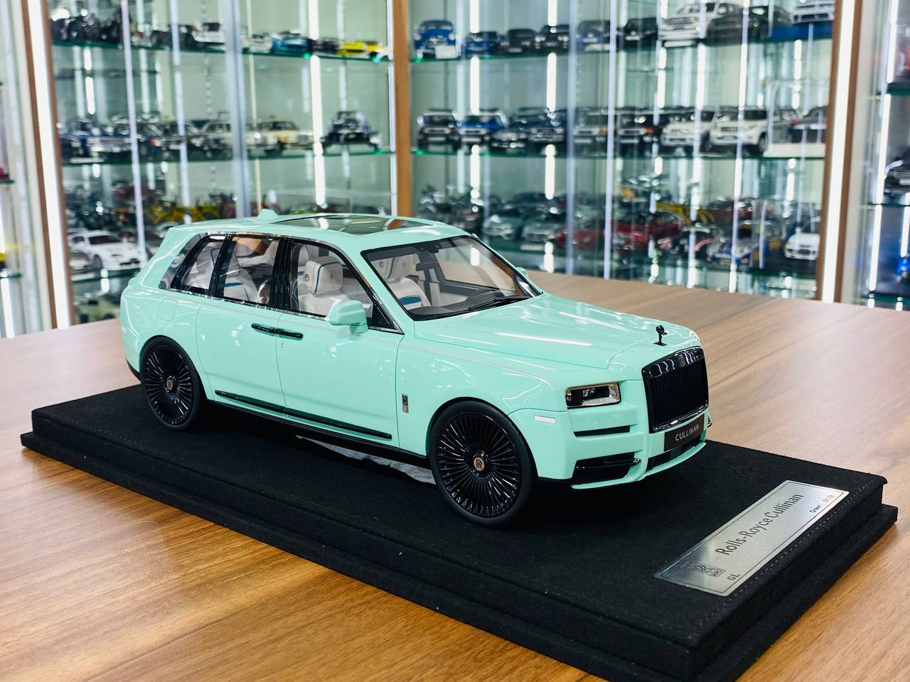 GL Models Rolls-Royce Cullinan - 1/18 Resin Model, Tiffany Green, Limited to 39 Pieces