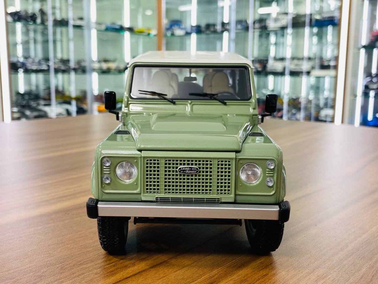 1/18 Diecast Land Rover Defender 90 Heritage Green Almost Real Scale Model Car