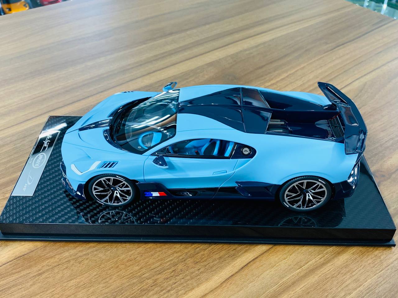 Exclusive 1/18 Resin Model - Bugatti Divo (Baby Blue Matt)