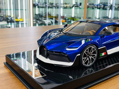 Exclusive 1/18 Resin Model - Bugatti Divo (Atlantic Blue)