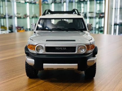 1/18 Diecast Toyota FJ Cruiser Silver by AUTOart Scale Model Car