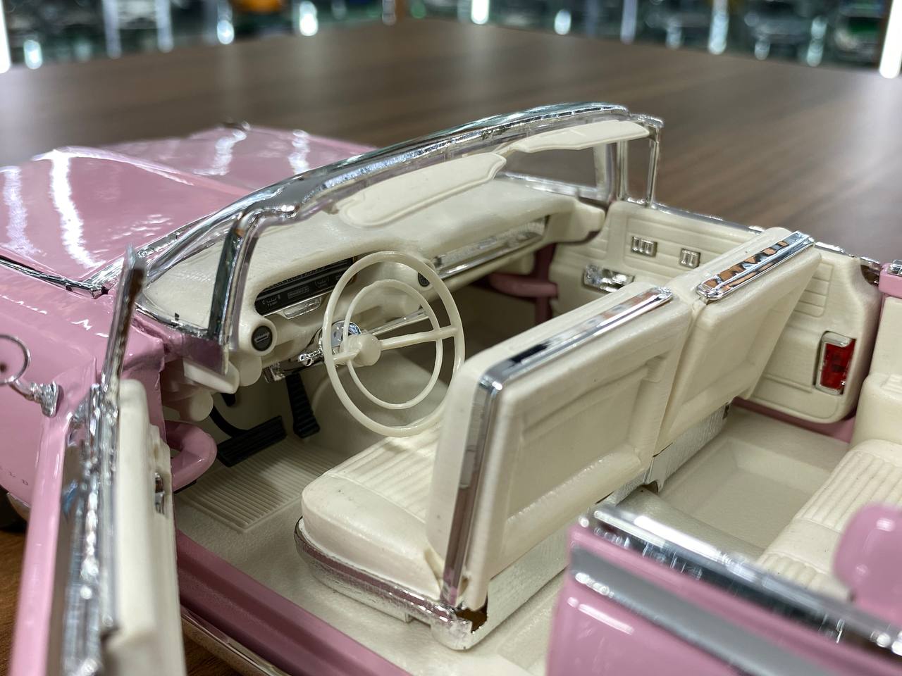 1/18 Diecast Maisto Premiere Edition  Cadillac Eldorado Biarritz 1959 Pink