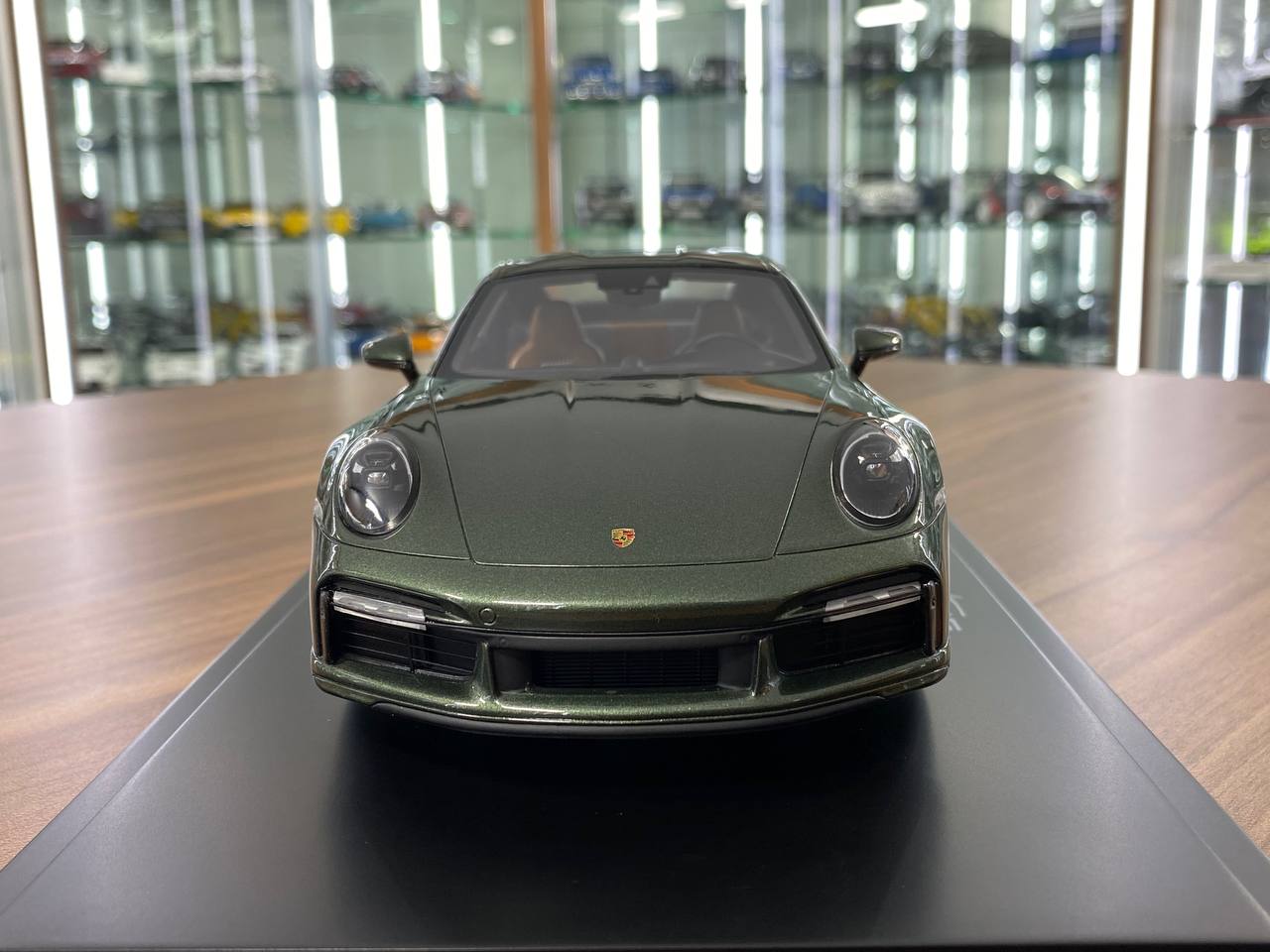 1/18 Resin Model - Porsche 911 Sport Classic Oak Green Metallic by Spark Models