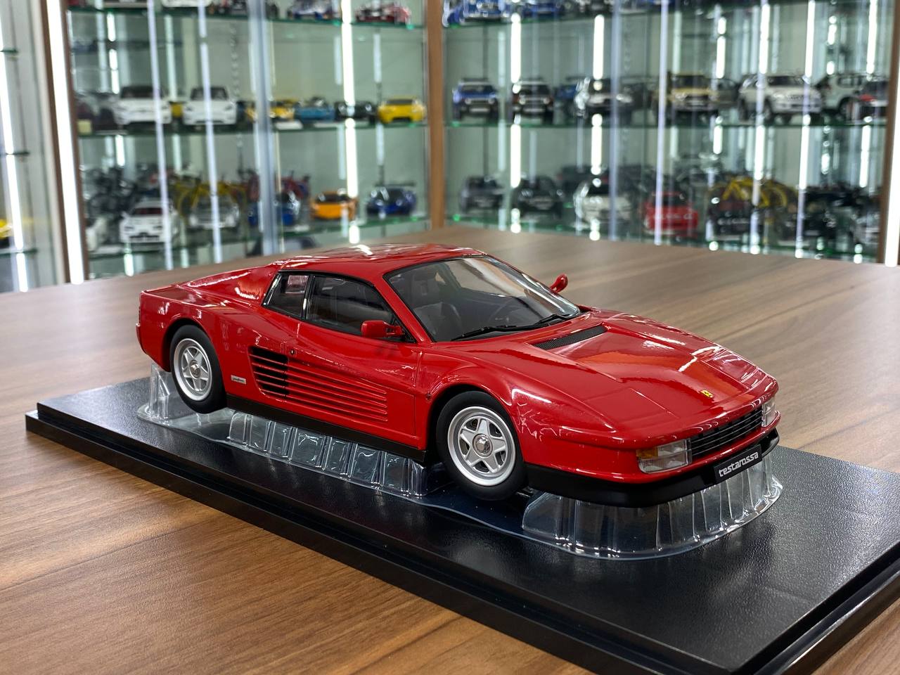 1/18 Resin Ferrari Testarossa 1984 Red by KK Models