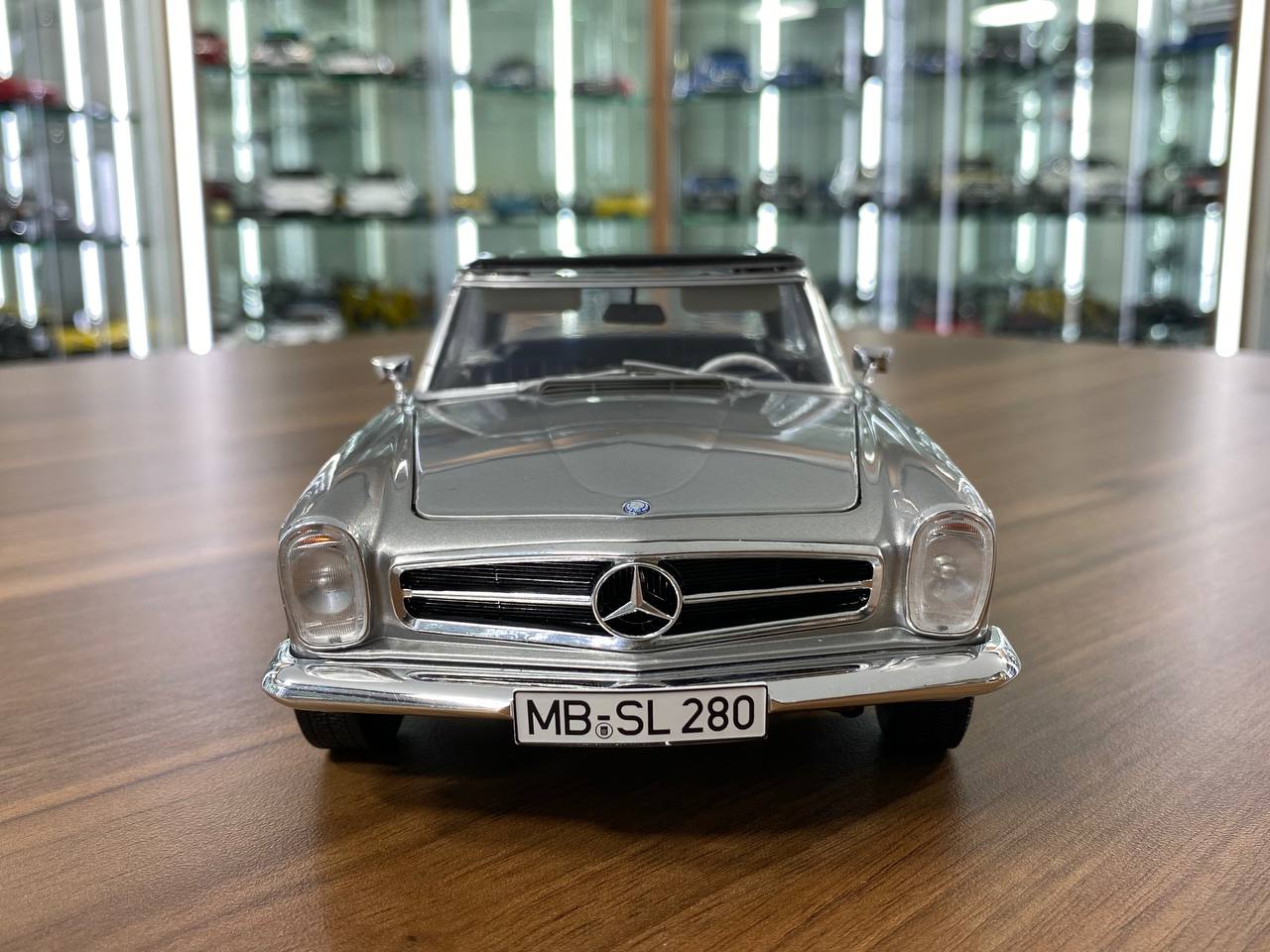 1:18 Diecast  Schuco Mercedes-Benz 280 SL Pagode (W113) 1968-71 (Silver)