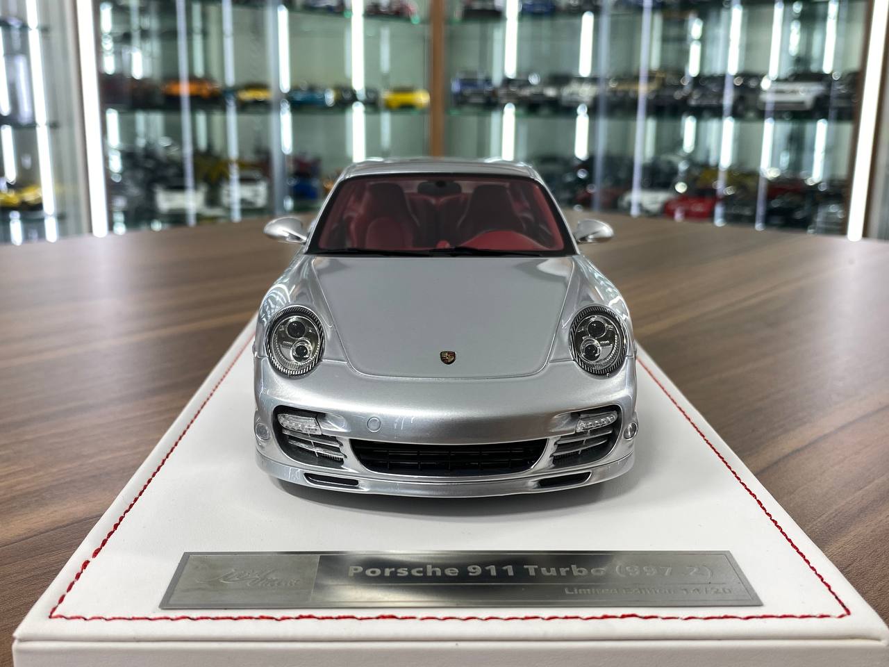 1:18 Resin - Porsche 911 Turbo (997.2) Silver with Red Interior by Ivy Model