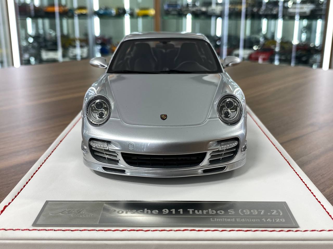 1:18 Resin - Porsche 911 Turbo S (997.2) Silver with Black Interior by Ivy Model