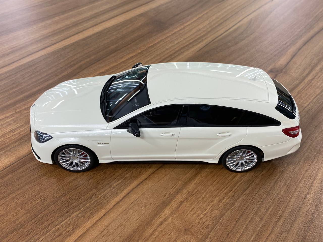 1:18 Resin - Mercedes Benz AMG CLS 63 Shooting Brake by GT Spirit (Dealer Edition)