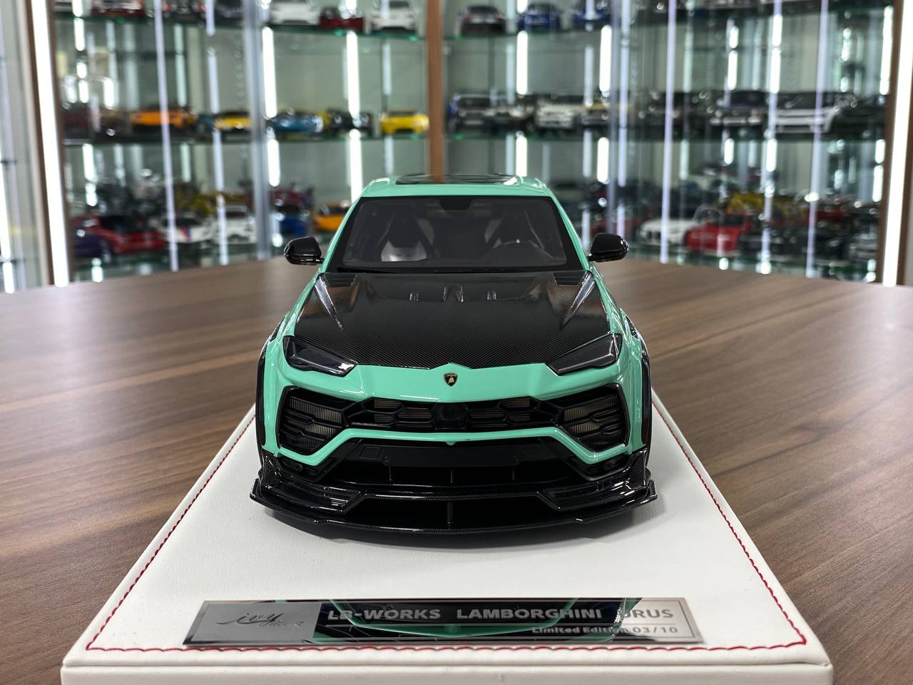 1:18 Resin Model - Lamborghini Urus LB Works by IVY Model (Tiffany)