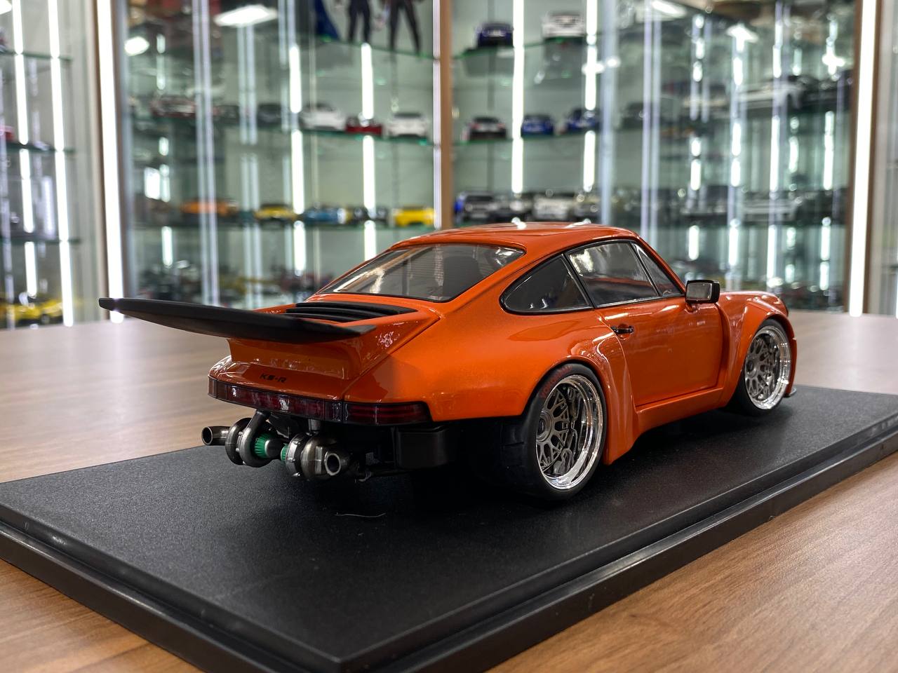 1/18 Diecast Solido Porsche KS-R 2022 Orange