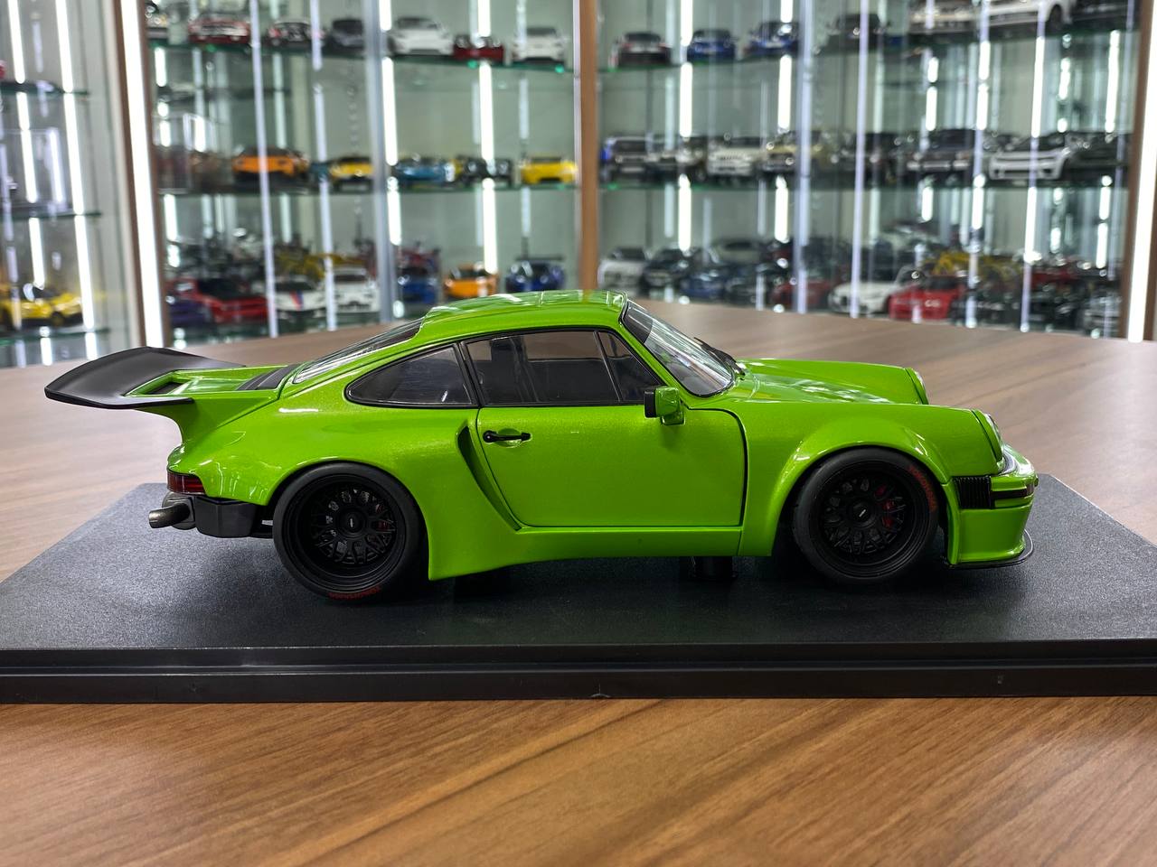 1/18 Diecast Solido Porsche KS-R 2022 Green VERT