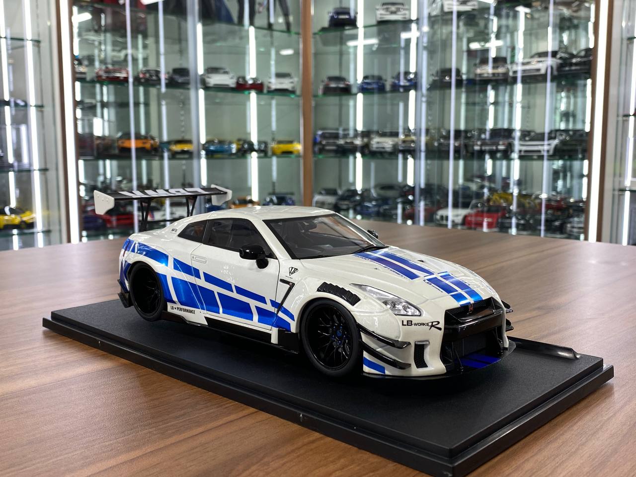 1/18 Diecast Solido Nissan GT-R R35 LBWK body kit Type 2 For paul tribute 2024 White / blue stripes