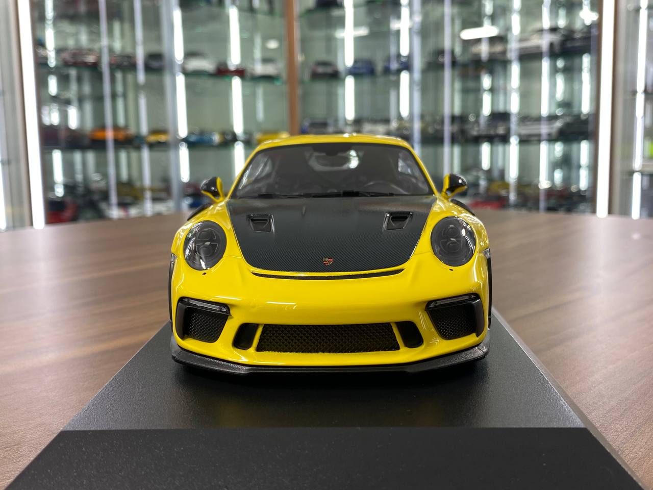 1:18 Diecast  - Porsche 911 GT3 RS 2019 by Minichamps (Yellow with Black Wheels)