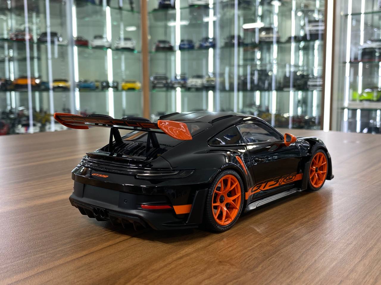 1:18 Diecast Minichamps Porsche 911 (992) GT3 RS 2023 Weissach Paket in Black