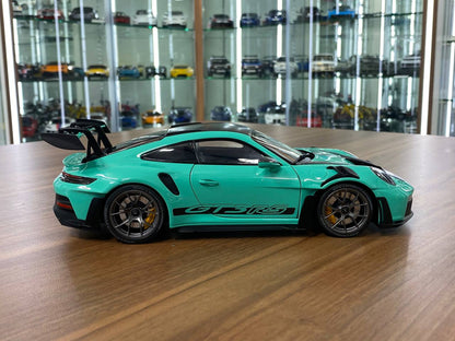 1:18 Diecast Minichamps Porsche 911 (992) GT3 RS 2024 Weissach Paket in Green