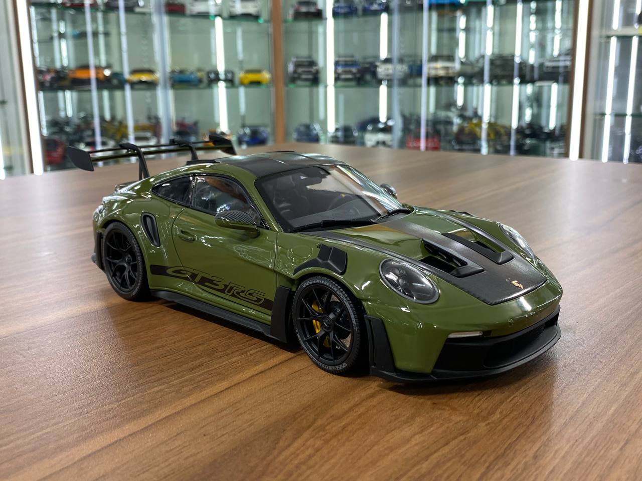 1:18 Diecast – Minichamps Porsche 911 (992) GT3 RS 2024 Weissach Paket Nato Olive with Black wheels