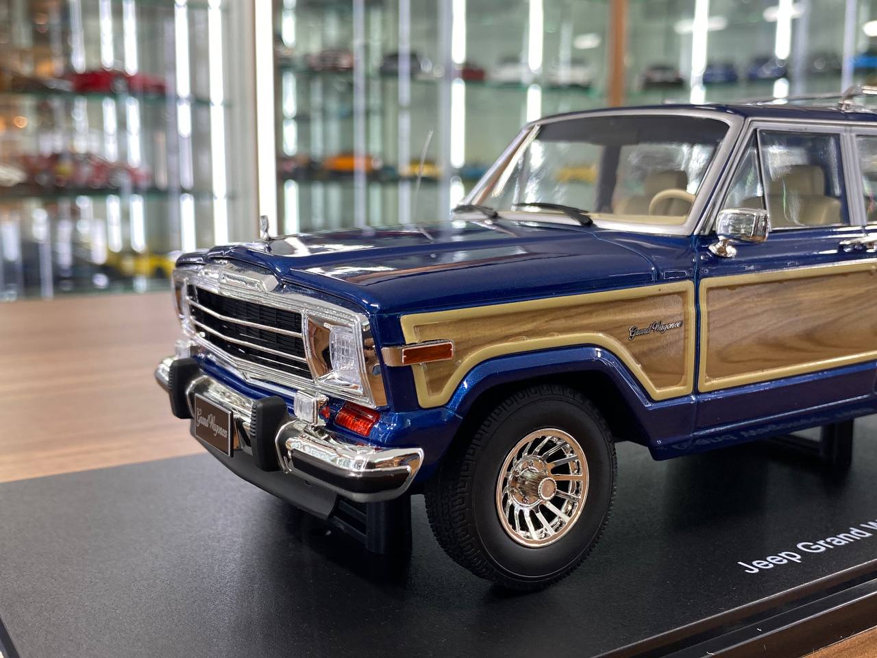 1:18 Diecast – KK Scale Jeep Grand Wagoneer 1989 Blue with Wooden Side Panels