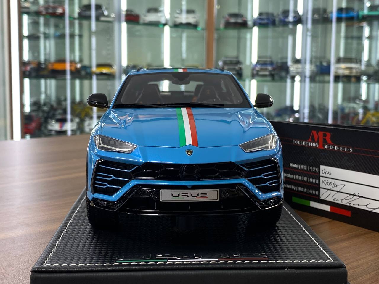 1:18 Resin Model – MR Collection Lamborghini Urus Gulf Blue / Italy Flag (1 of 1)