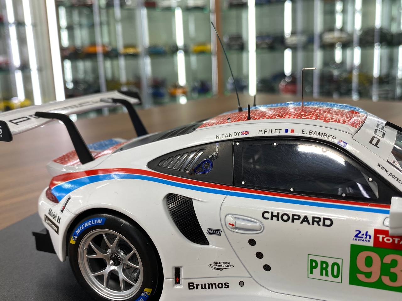 1:18 Diecast – IXO Models Porsche 911 RSR #93 Le Mans 24H 2019 (P. Pilet / E. Bamber / N. Tandy)