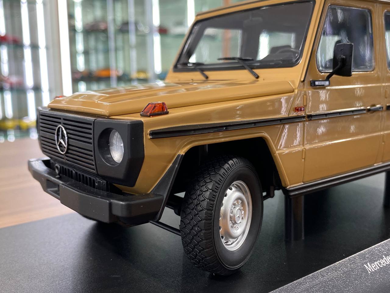 1/18 Diecast Minichamps Mercedes-Benz G-Model (LWB) 1980 Beige