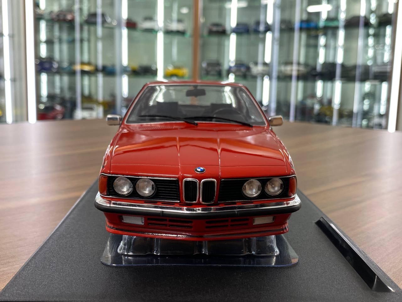 1/18 Diecast Solido BMW 635 CSI (E24) 1984 in Red (Doors Opening)