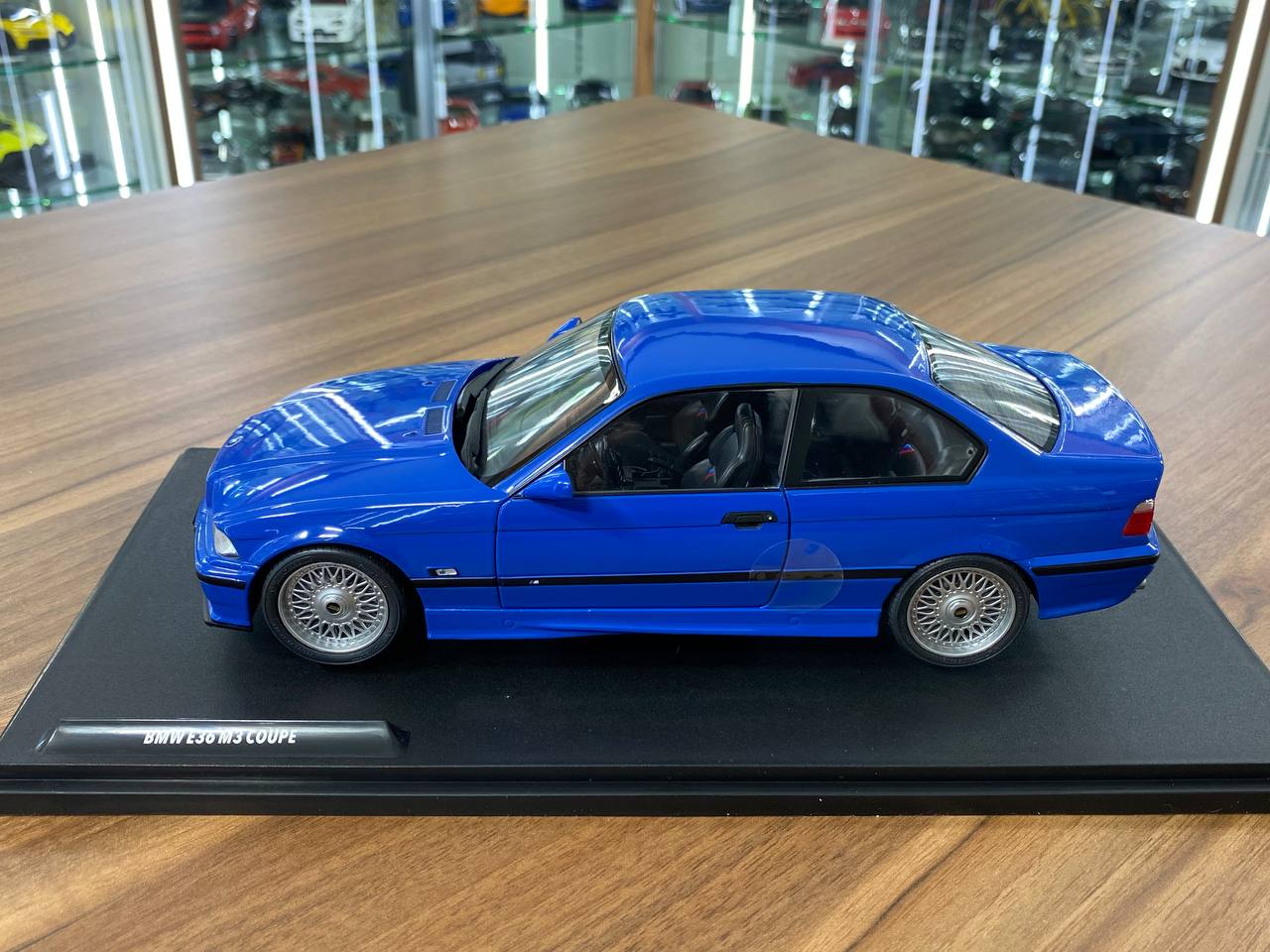 1/18 Diecast Solido BMW M3 E36 Coupe 1990 in blue with black interior