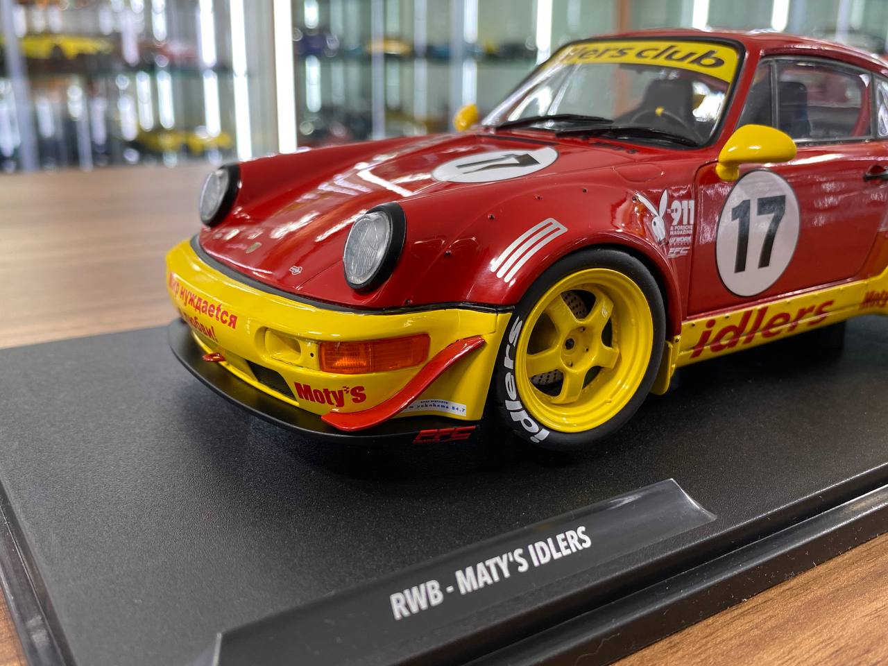 1/18 Diecast Solido Porsche RWB - MATY'S IDLERS 2016 #17 in Red/Yellow