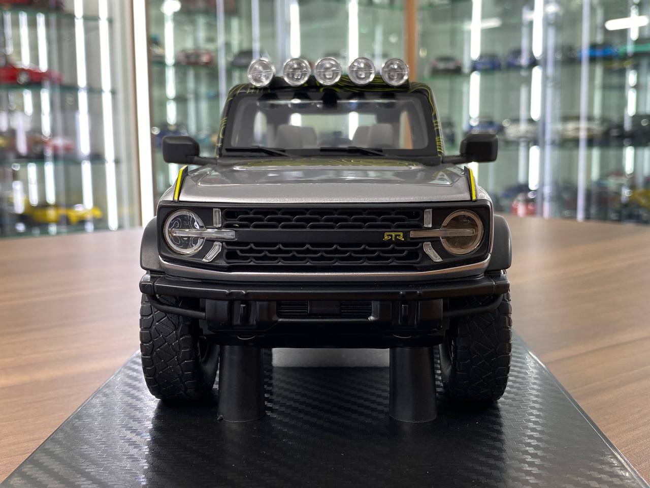 1:18 Resin – GT Spirit Ford Bronco RTR 2022 – Silver (Limited Edition)