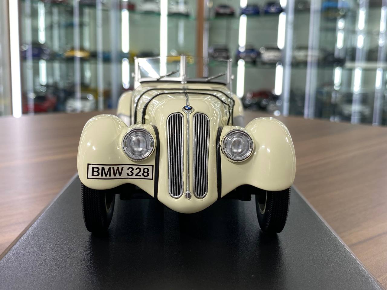 1:18 Diecast Model – Minichamps Dealer Edition BMW 328 Roadster 1938 – White