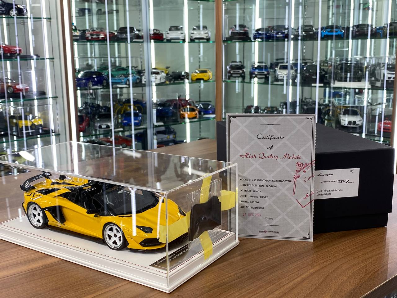 1:18 Resin Model - Davis & Giovanni Lamborghini Aventador SVJ Roadster - Giallo Orion