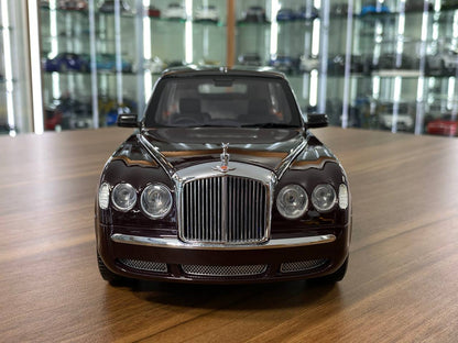 1:18 Diecast Full Opening – Minichamps Bentley State Limousine (Queen Elizabeth II – 2002) – Maroon