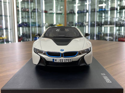 1:18 Diecast Full Opening – Minichamps Dealer Edition BMW i8 – Crystal White