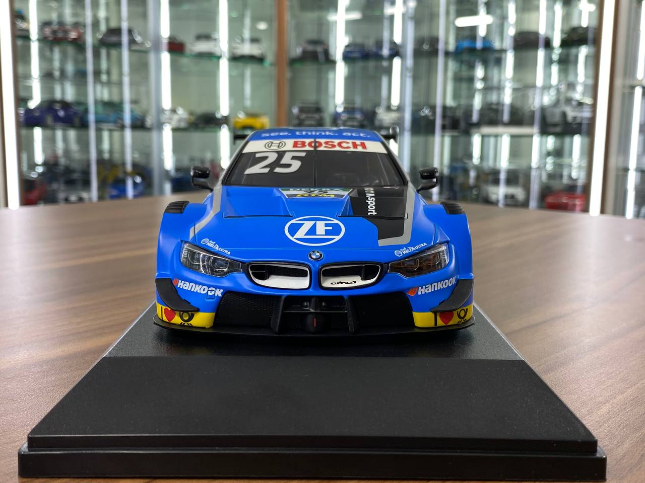 1:18 Diecast – Minichamps BMW M4 DTM 2019 P. Eng, BMW Team RMR #25 – Blue Racing Decal