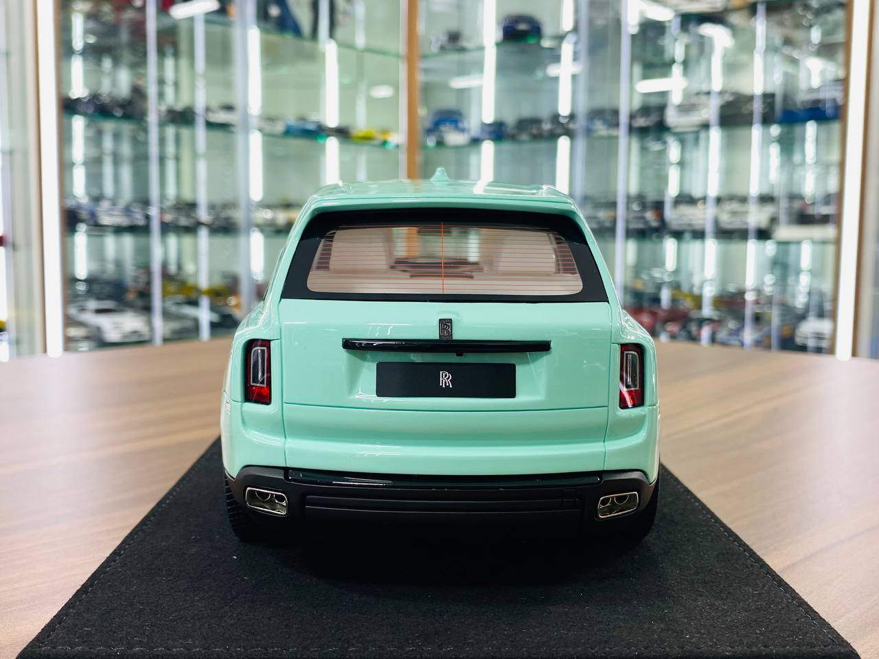 GL Models Rolls-Royce Cullinan - 1/18 Resin Model, Tiffany Green, Limited to 39 Pieces